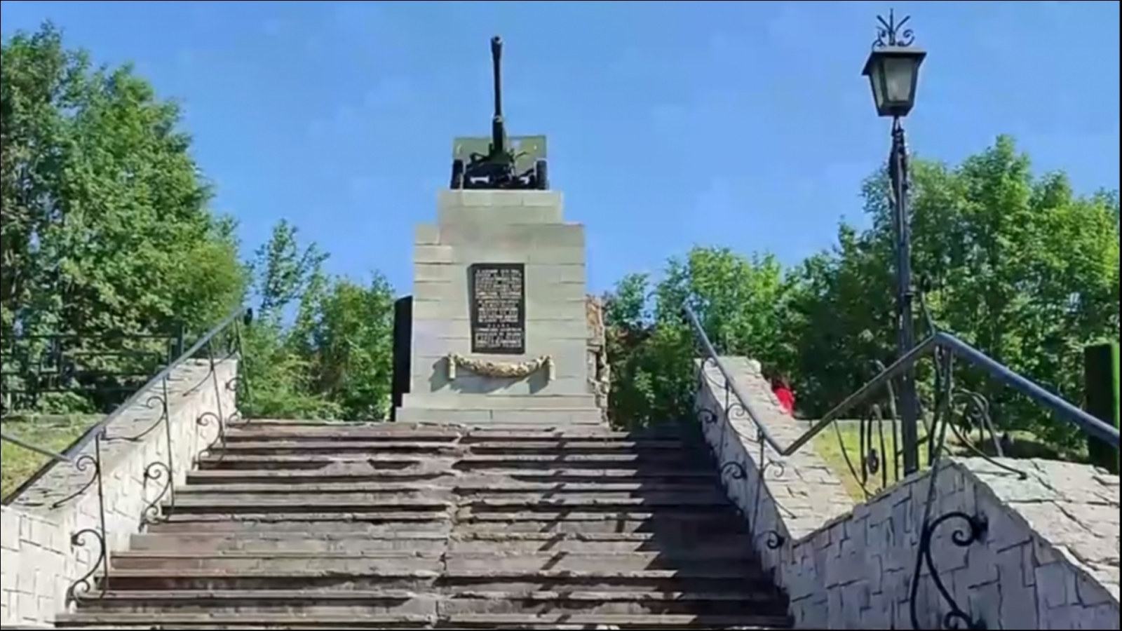 Бастрыкин поставил на контроль проверку разрушающегося памятника в Мурманске