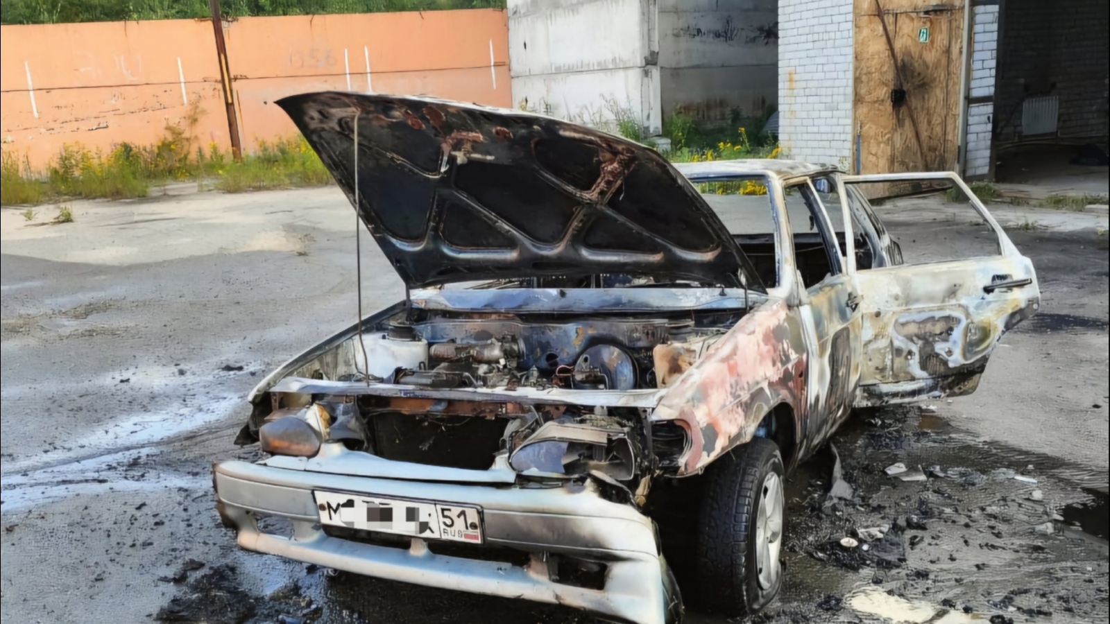 Легковой автомобиль сгорел в Кандалакше