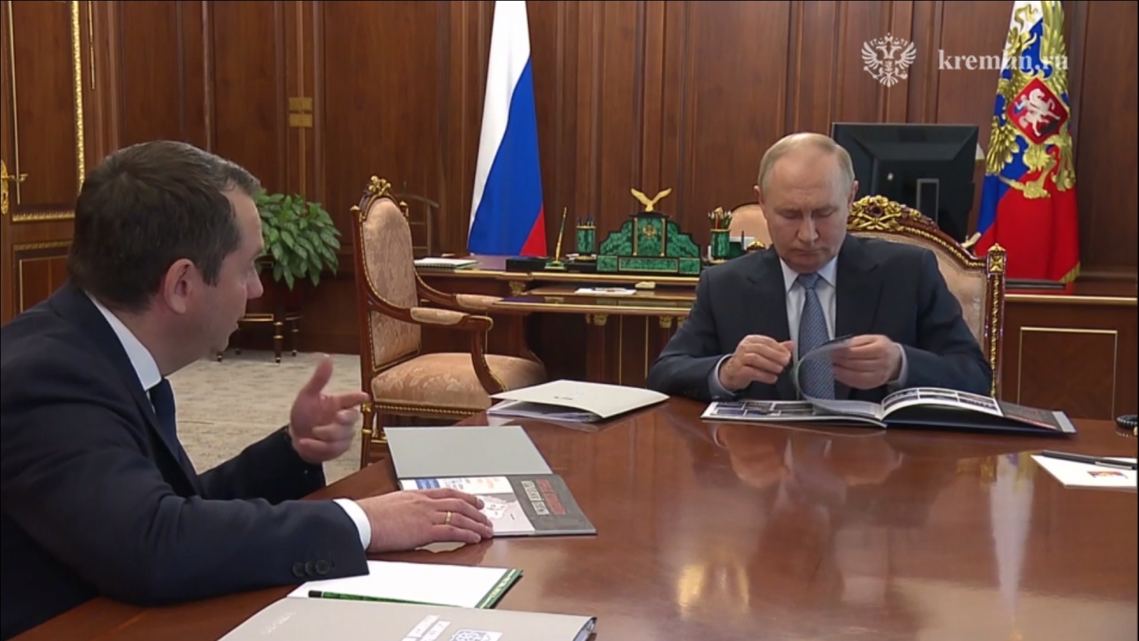 Путин проводит встречу с Чибисом