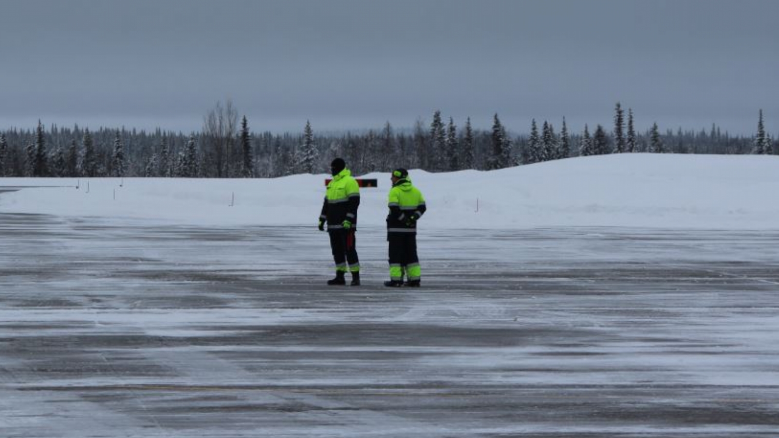 Мурманские рейсы задерживаются в Москве